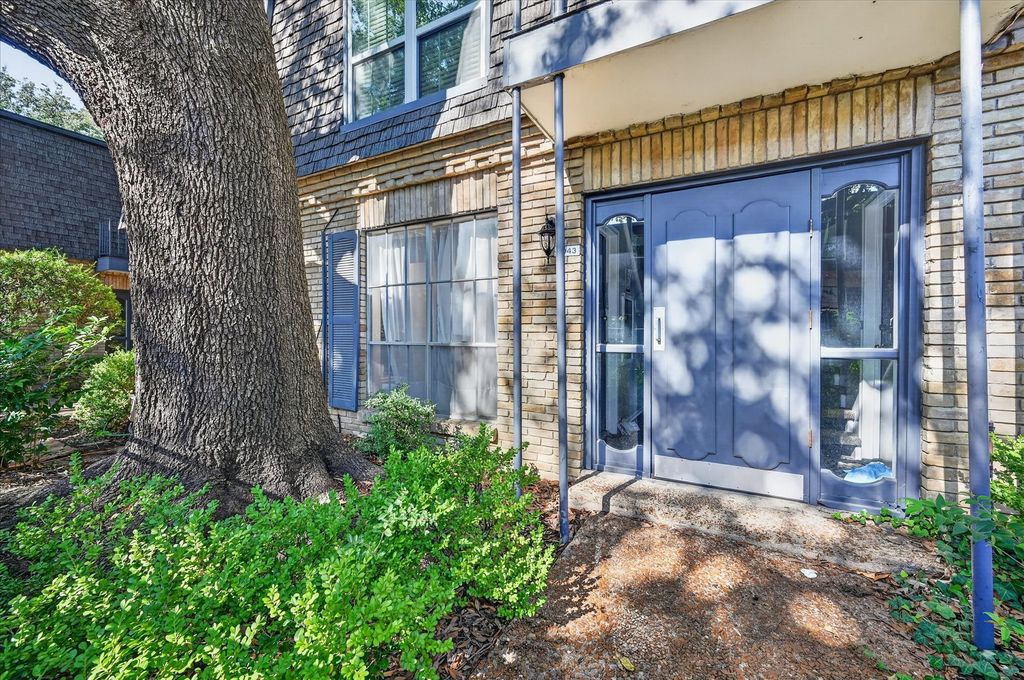 5043 Les Chateaux Drive 214, Dallas, TX 75235
