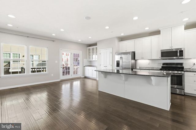 10512 PRESIDENTIAL PKWY, Upper Marlboro, MD 20772