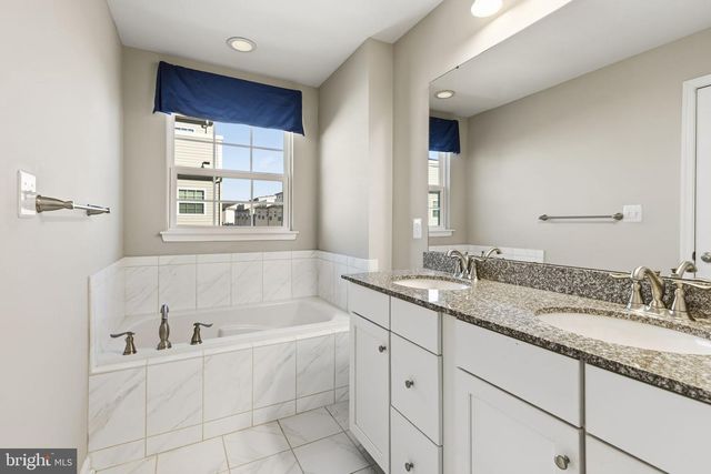 10512 PRESIDENTIAL PKWY, Upper Marlboro, MD 20772