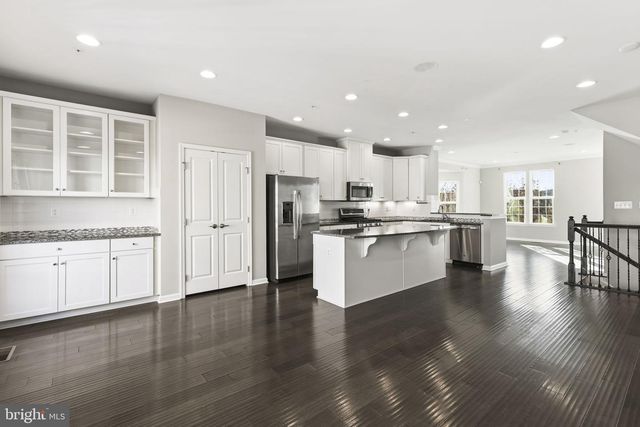 10512 PRESIDENTIAL PKWY, Upper Marlboro, MD 20772