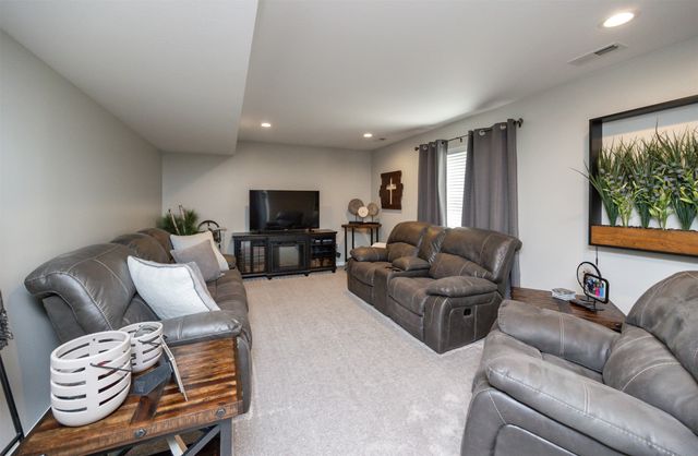 14616 Hickory Drive, Urbandale, IA 50323