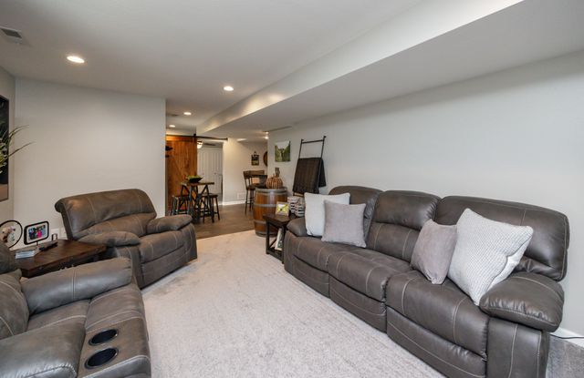 14616 Hickory Drive, Urbandale, IA 50323