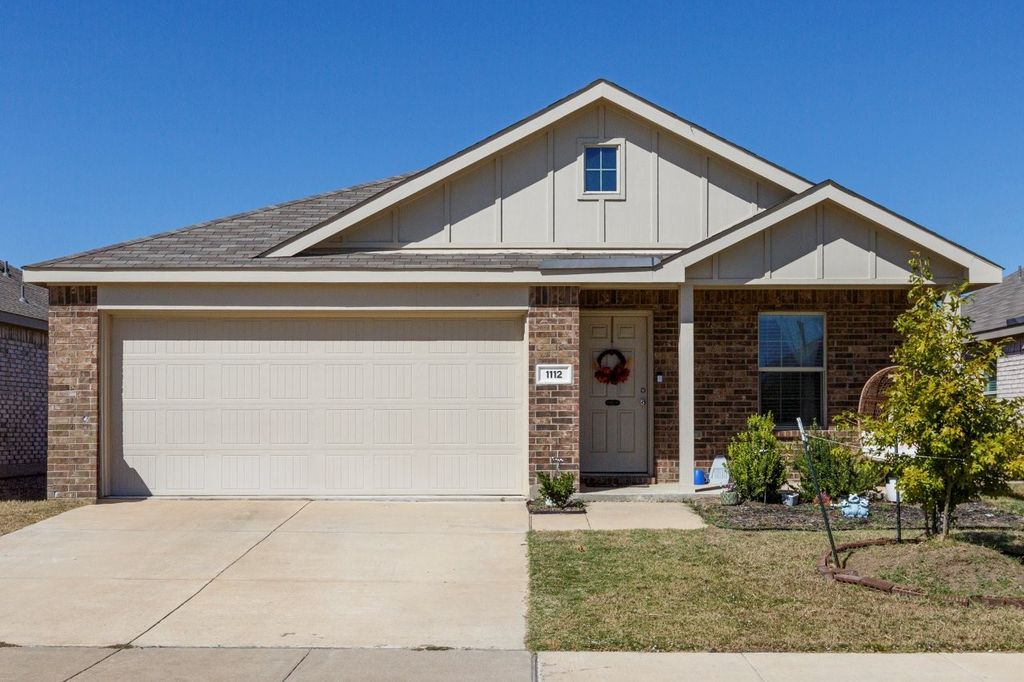 1112 Lady Bird Street, Ennis, TX 75119