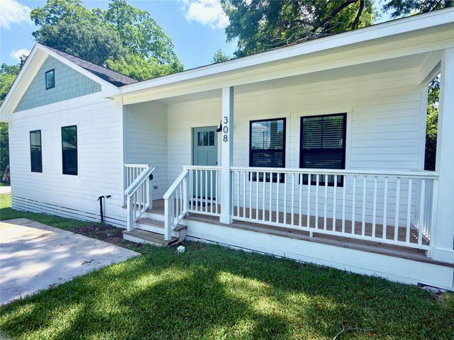 308 Lois Wright Circle, Brenham, TX 77833