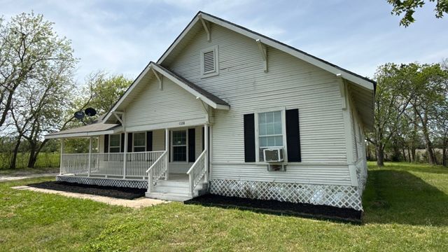 1338 S State Highway 121, Bonham, TX 75418