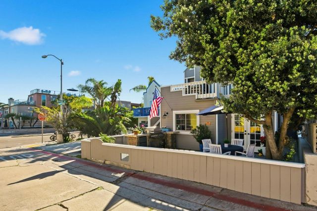 729 Capistrano Pl, San Diego, CA 92109