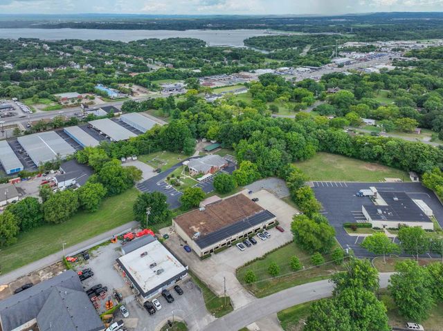 13 Industrial Park Dr, Hendersonville, TN 37075