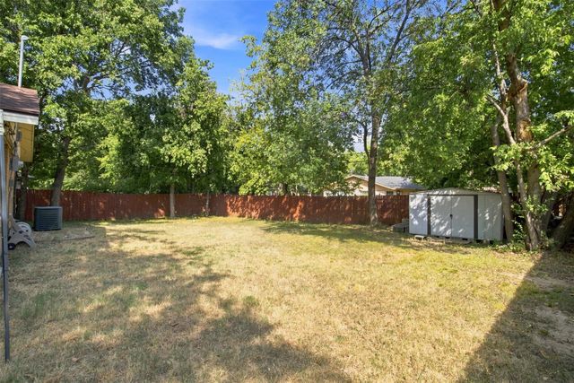 1817 Ellington Drive, Fort Worth, TX 76112