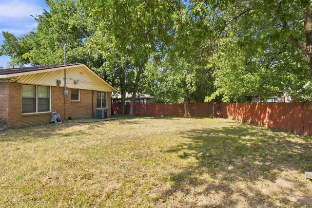 1817 Ellington Drive, Fort Worth, TX 76112