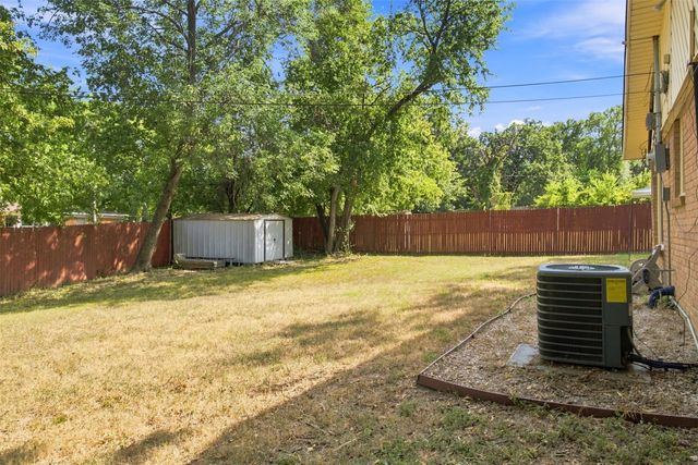 1817 Ellington Drive, Fort Worth, TX 76112