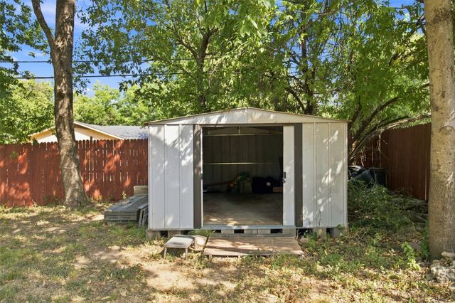 1817 Ellington Drive, Fort Worth, TX 76112