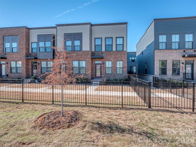 1033 Simcoe Lane, Charlotte, NC 28217
