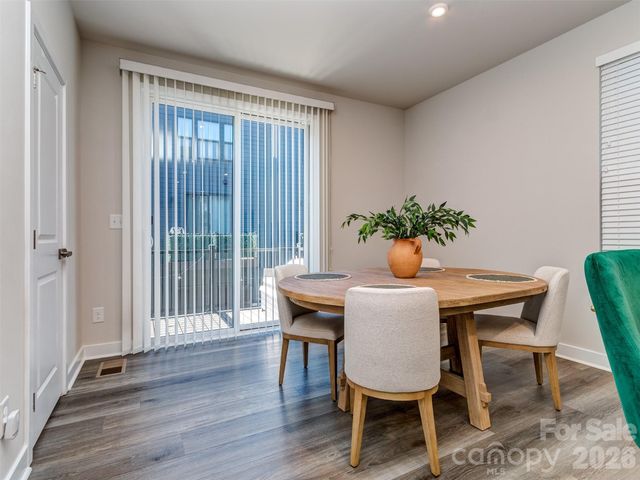 1033 Simcoe Lane, Charlotte, NC 28217