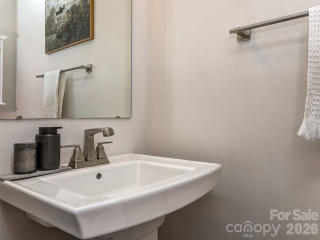 1033 Simcoe Lane, Charlotte, NC 28217