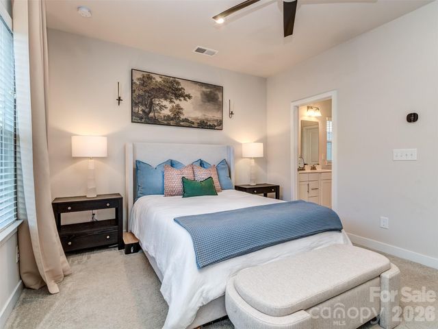 1033 Simcoe Lane, Charlotte, NC 28217