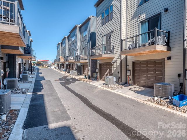 1033 Simcoe Lane, Charlotte, NC 28217