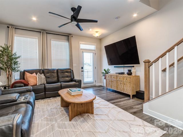 1033 Simcoe Lane, Charlotte, NC 28217