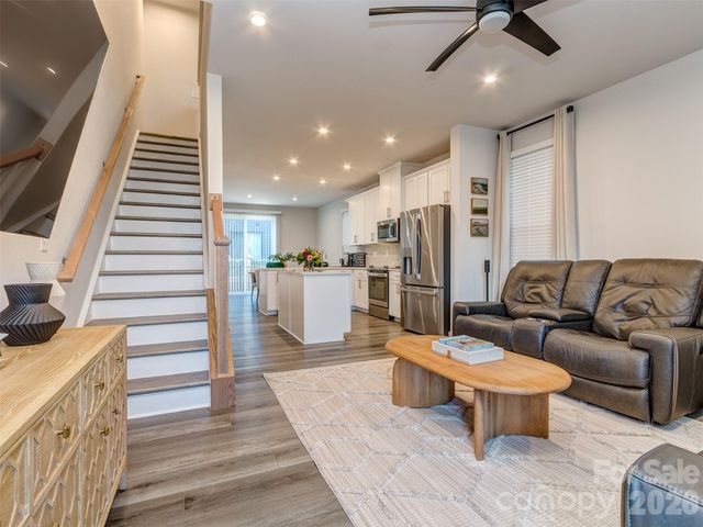 1033 Simcoe Lane, Charlotte, NC 28217