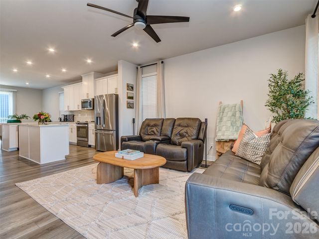 1033 Simcoe Lane, Charlotte, NC 28217