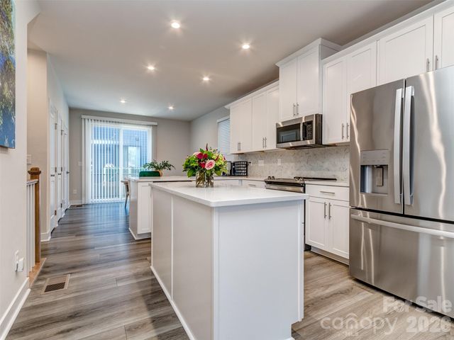 1033 Simcoe Lane, Charlotte, NC 28217