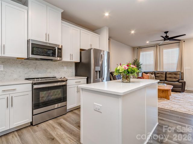 1033 Simcoe Lane, Charlotte, NC 28217