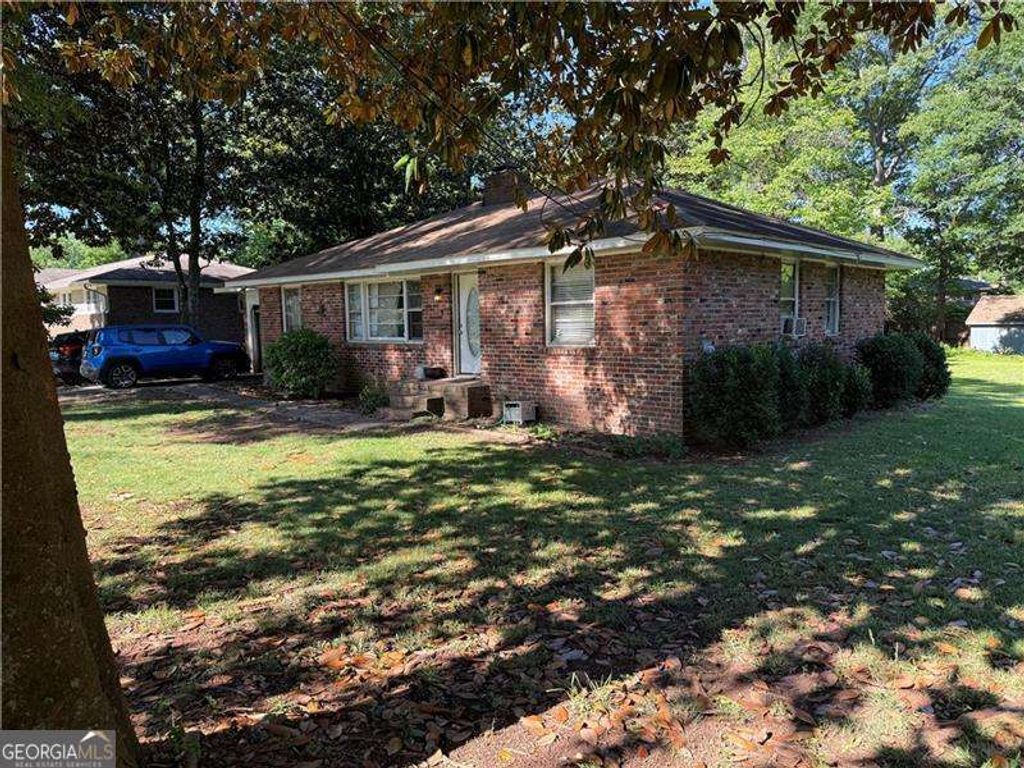1215 Sheppard Place, Stone Mountain, GA 30083