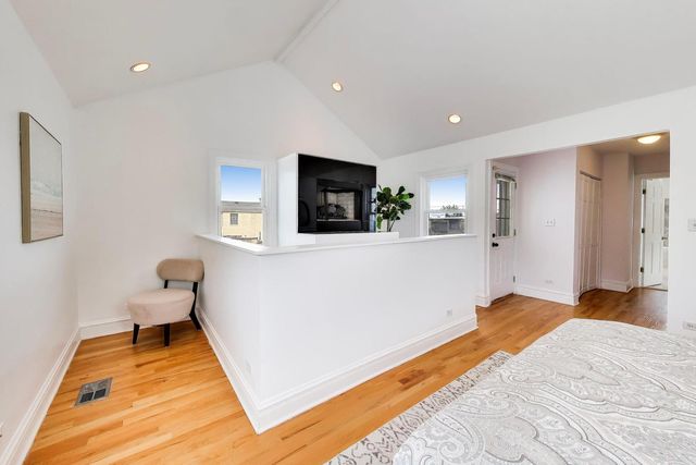 2157 W Erie Street, Chicago, IL 60612
