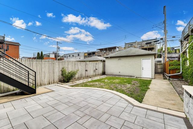 2157 W Erie Street, Chicago, IL 60612
