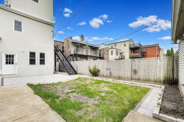 2157 W Erie Street, Chicago, IL 60612