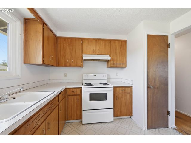 2070 DON JUAN Ave, Eugene, OR 97408