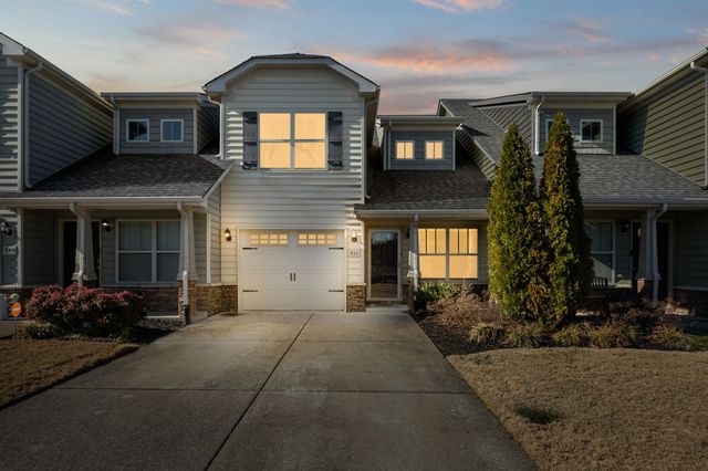 911 Keepsake Diamond Ln, Murfreesboro, TN 37128