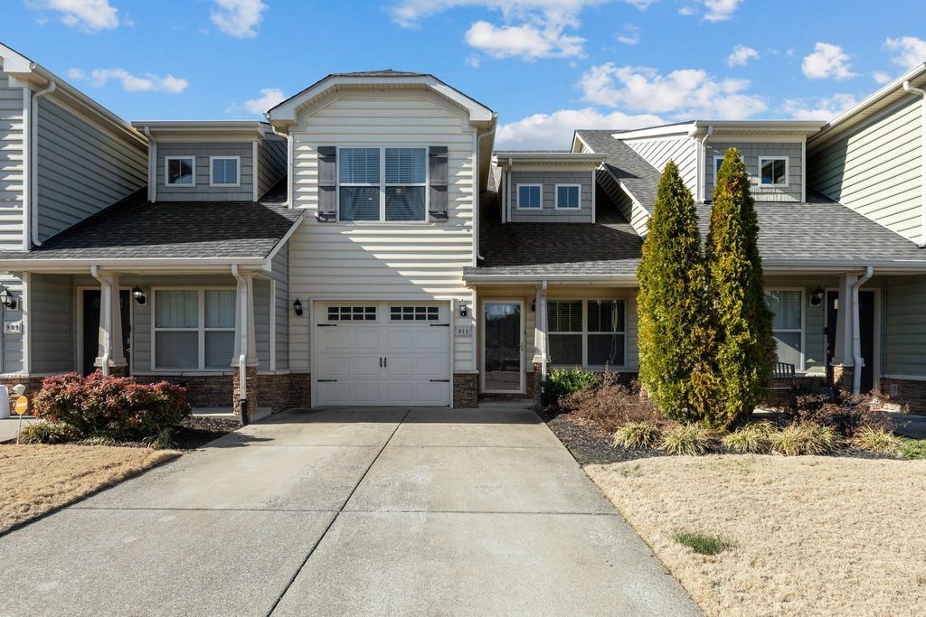 911 Keepsake Diamond Ln, Murfreesboro, TN 37128