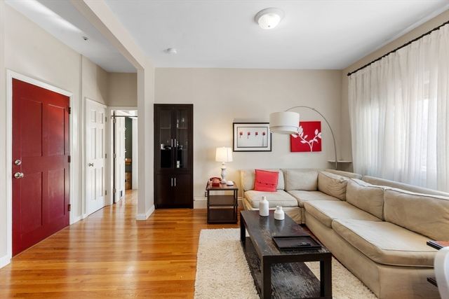 957 Washington St 1, Newton, MA 02460