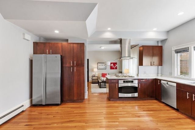 957 Washington St 1, Newton, MA 02460