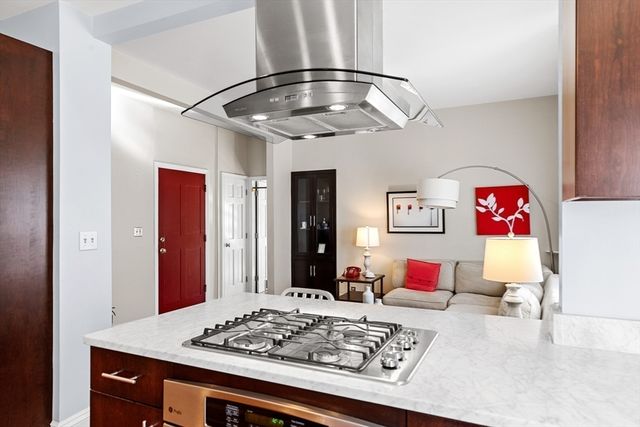 957 Washington St 1, Newton, MA 02460