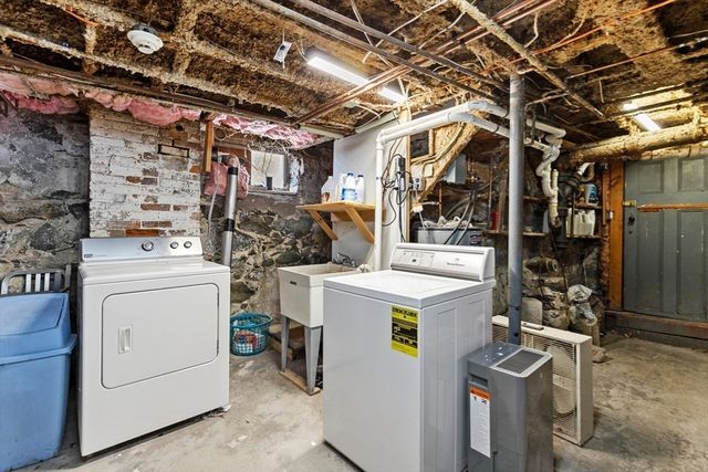 957 Washington St 1, Newton, MA 02460