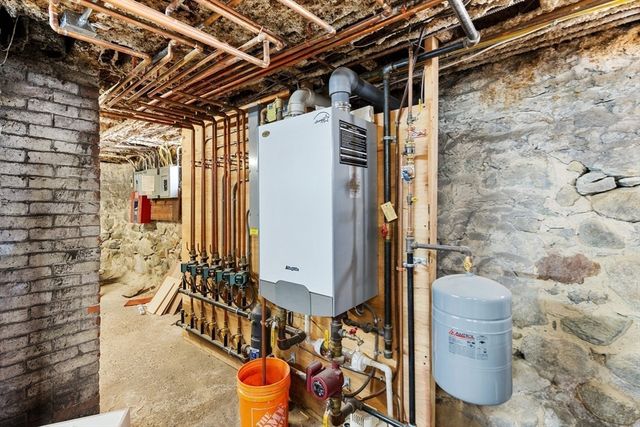 957 Washington St 1, Newton, MA 02460