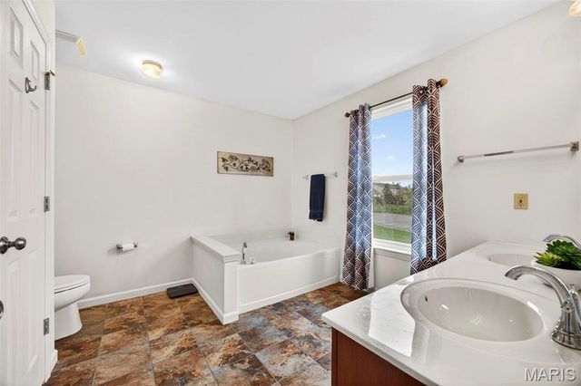 202 Greenshire Lane, Dardenne Prairie, MO 63368