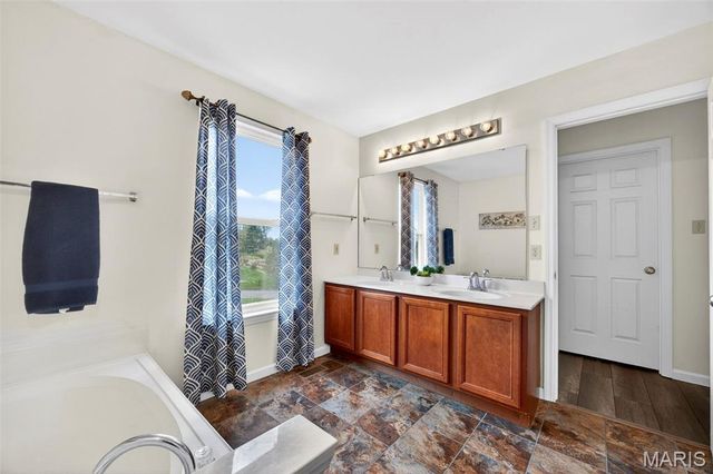 202 Greenshire Lane, Dardenne Prairie, MO 63368