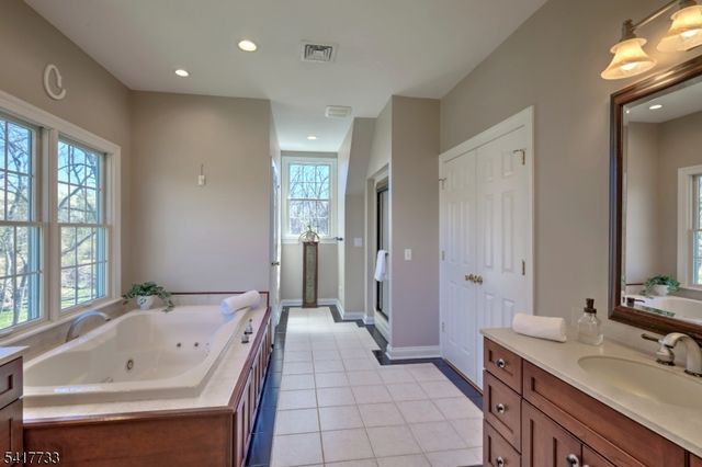 34 Indian Run, Readington Twp., NJ 08889