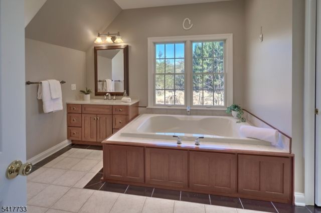 34 Indian Run, Readington Twp., NJ 08889