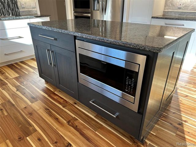 5121 Orchard Crest Drive, Troy, MI 48085