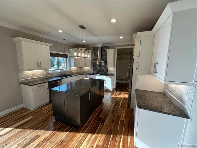 5121 Orchard Crest Drive, Troy, MI 48085