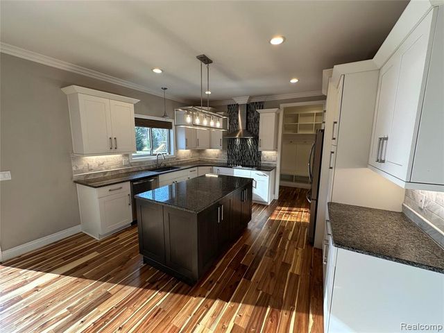 5121 Orchard Crest Drive, Troy, MI 48085