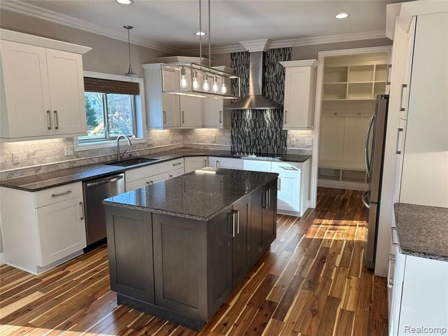 5121 Orchard Crest Drive, Troy, MI 48085