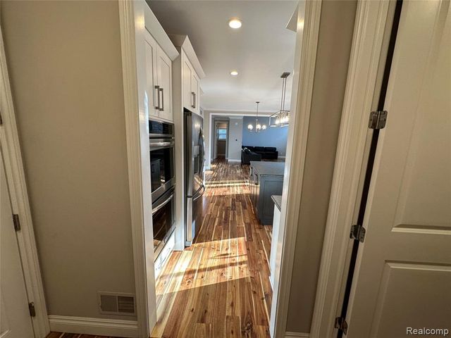 5121 Orchard Crest Drive, Troy, MI 48085