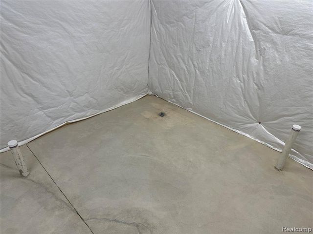 5121 Orchard Crest Drive, Troy, MI 48085