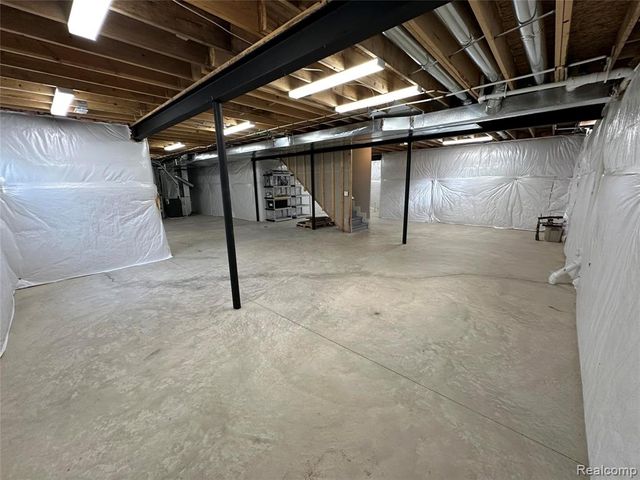 5121 Orchard Crest Drive, Troy, MI 48085