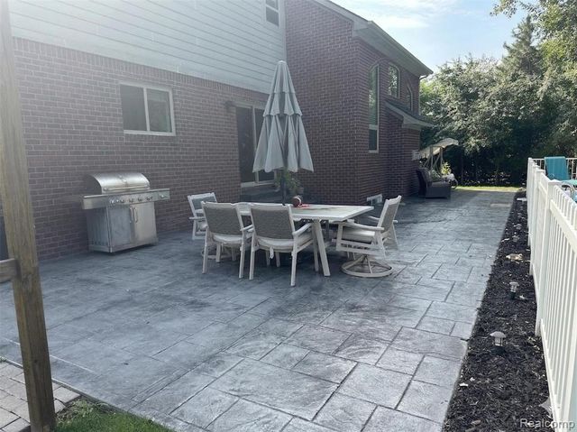 5121 Orchard Crest Drive, Troy, MI 48085