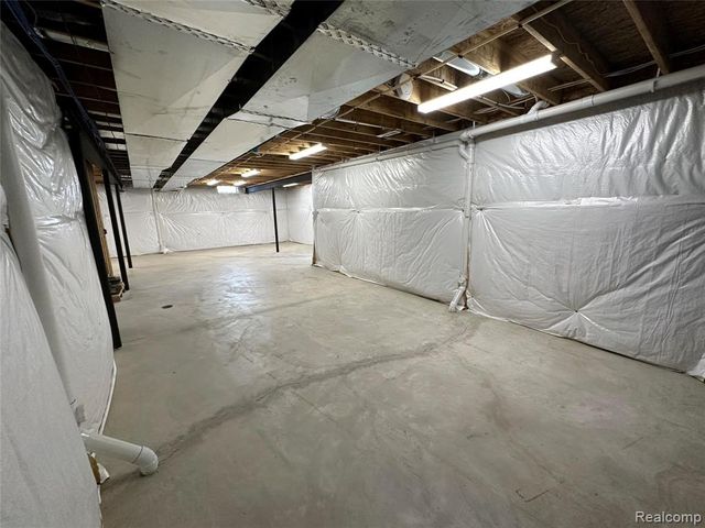 5121 Orchard Crest Drive, Troy, MI 48085